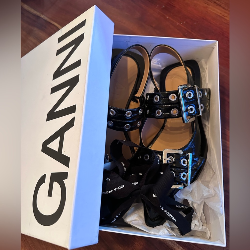 GANNI
Buckled eyelet-embellished recycled faux patent-leather ballet flats